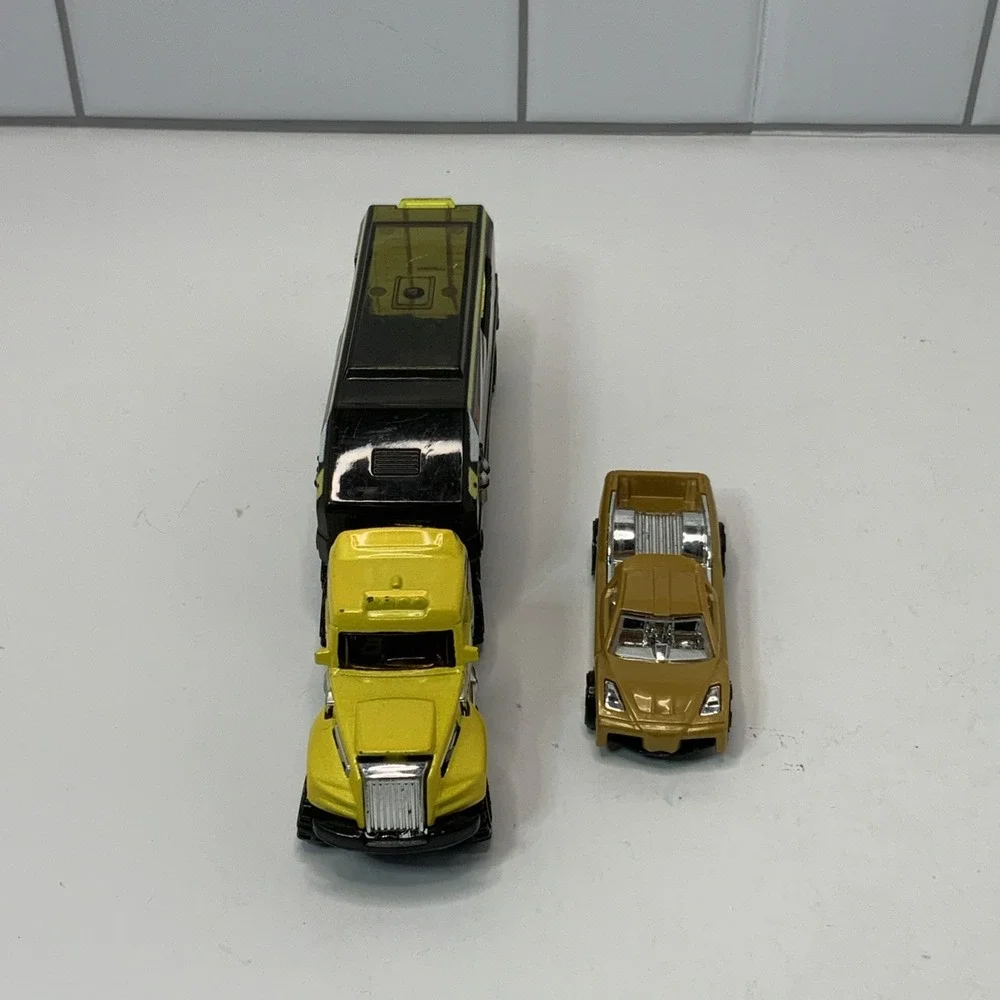 HOT WHEELS 2014 - CITY -‎ SUPER RIGS DESERT FORCE W/ HYPERTRUCK CAR
